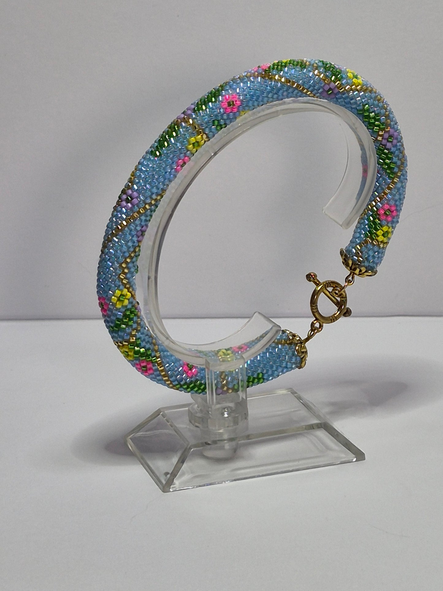 Periwinkle Floral Tubular Peyote Rope Bracelet – Miyuki Seed Beads, Paracord Core, Antique Gold Toggle Clasp