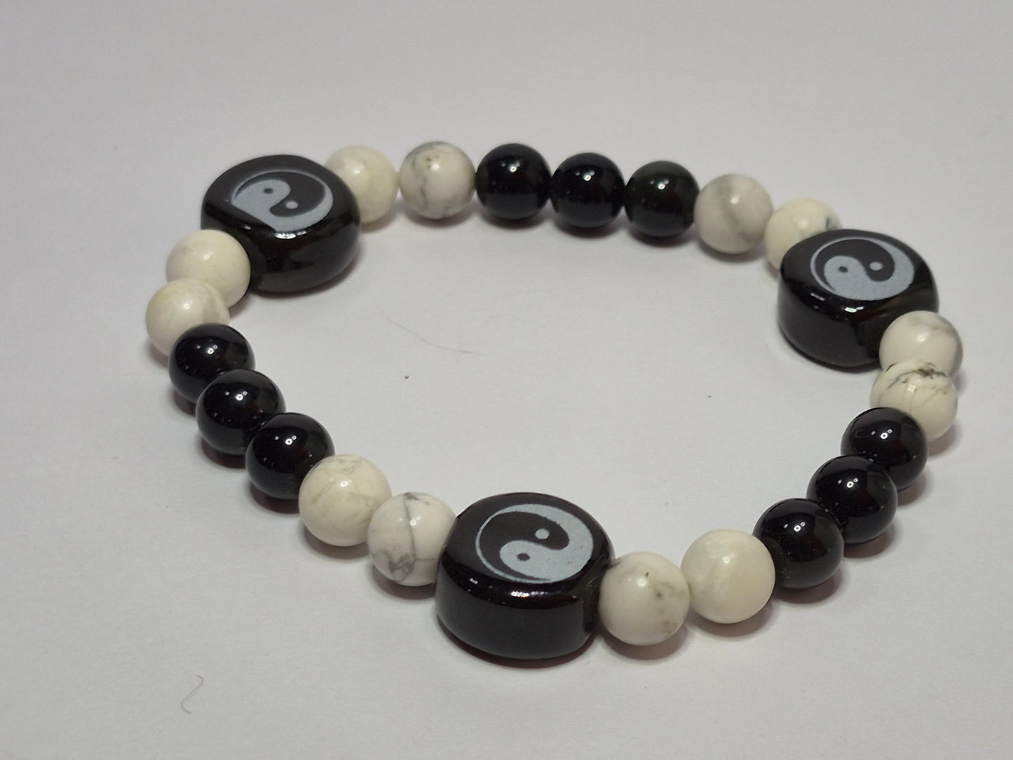Yin Yang Stretch Bracelet – White Howlite & Black Obsidian Gemstone Bracelet with Glass Yin Yang Beads