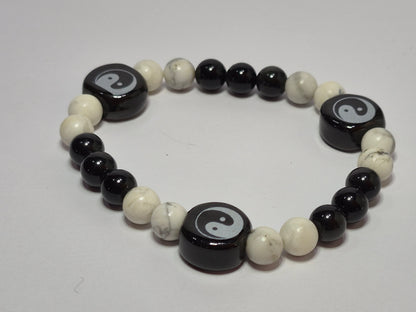 Yin Yang Stretch Bracelet – White Howlite & Black Obsidian Gemstone Bracelet with Glass Yin Yang Beads