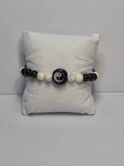 Yin Yang Stretch Bracelet – White Howlite & Black Obsidian Gemstone Bracelet with Glass Yin Yang Beads
