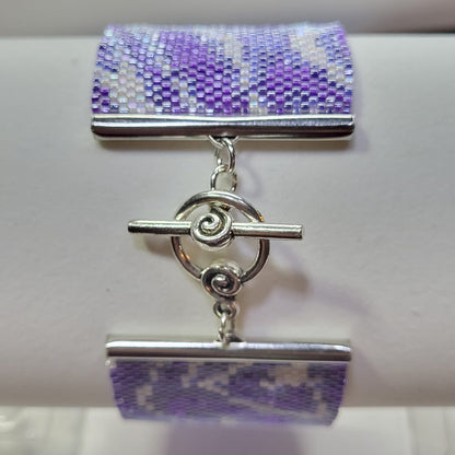 Abstract wave beaded bracelet