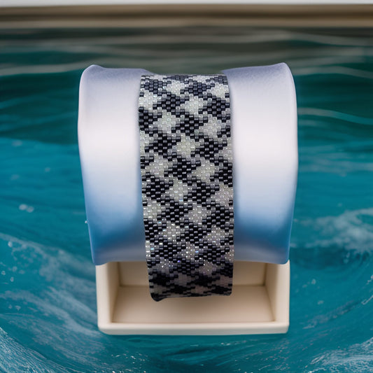 Houndstooth beaded bracelet